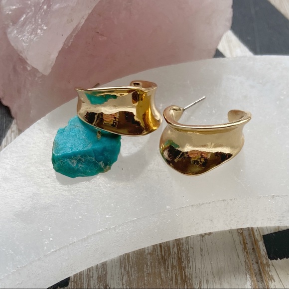 Alquimia Jewelry - 90’s. CHUNKY GOLD SMALL HOOPS EARRINGS